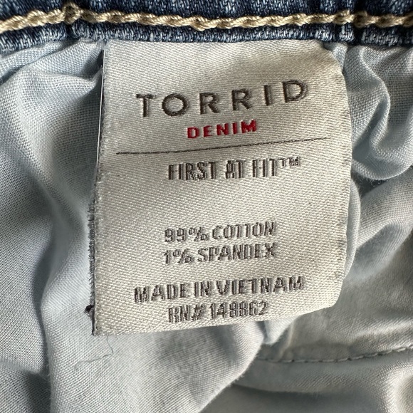 Torrid Slim Boot Cut Denim Jeans Medium Wash 5 Pocket Zip & Button Size 22S - Picture 8 of 12